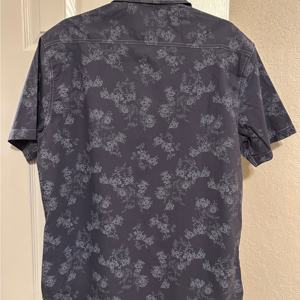 Men's Floral Button-Down XL Shirt in shades of blue - Picture 2 of 7